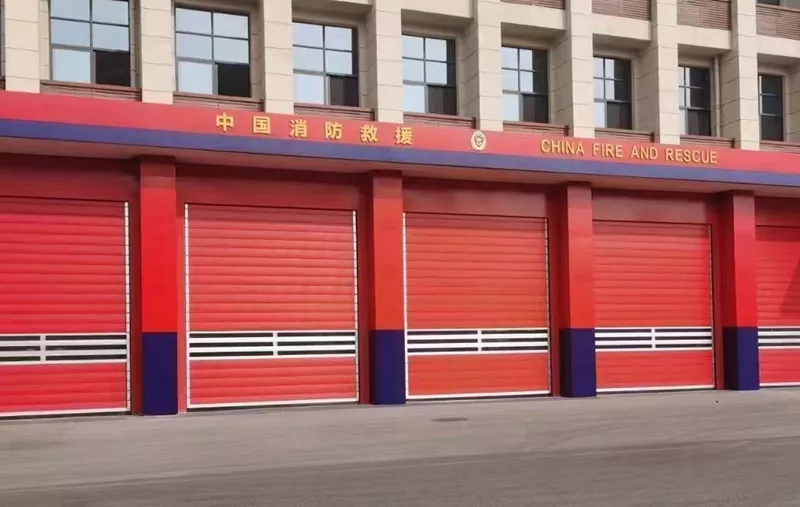 快速卷门：工业级提升门，适配消防等应急场景