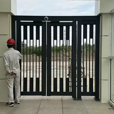 镂空双开人行通道电动门，铝合金人行小门，工厂小区人脸识别门禁通道实拍