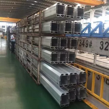 天津华泰智能 6005-T6 铝合金型材原料仓库，悬浮门专用加厚铝型材实拍，大门优质选材原料