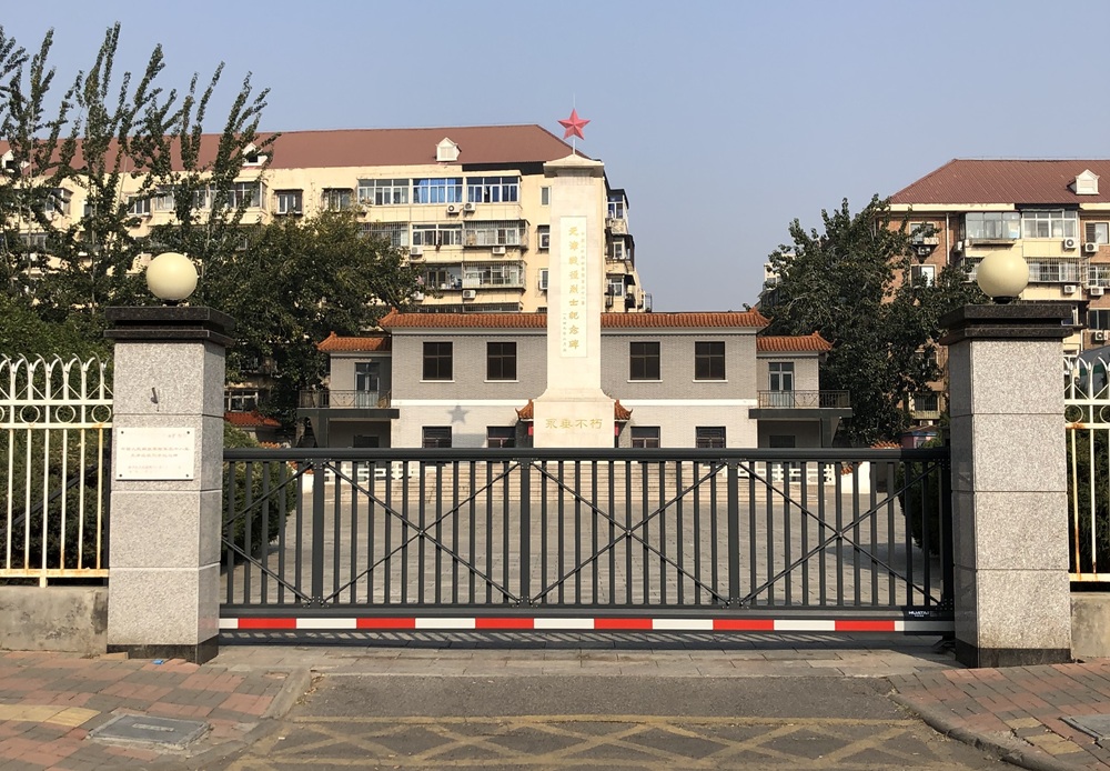 华泰智能悬浮门，天津烈士纪念碑入口电动无轨悬浮门